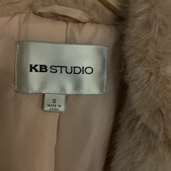 Fluffy jacket - Picture 2 of 3